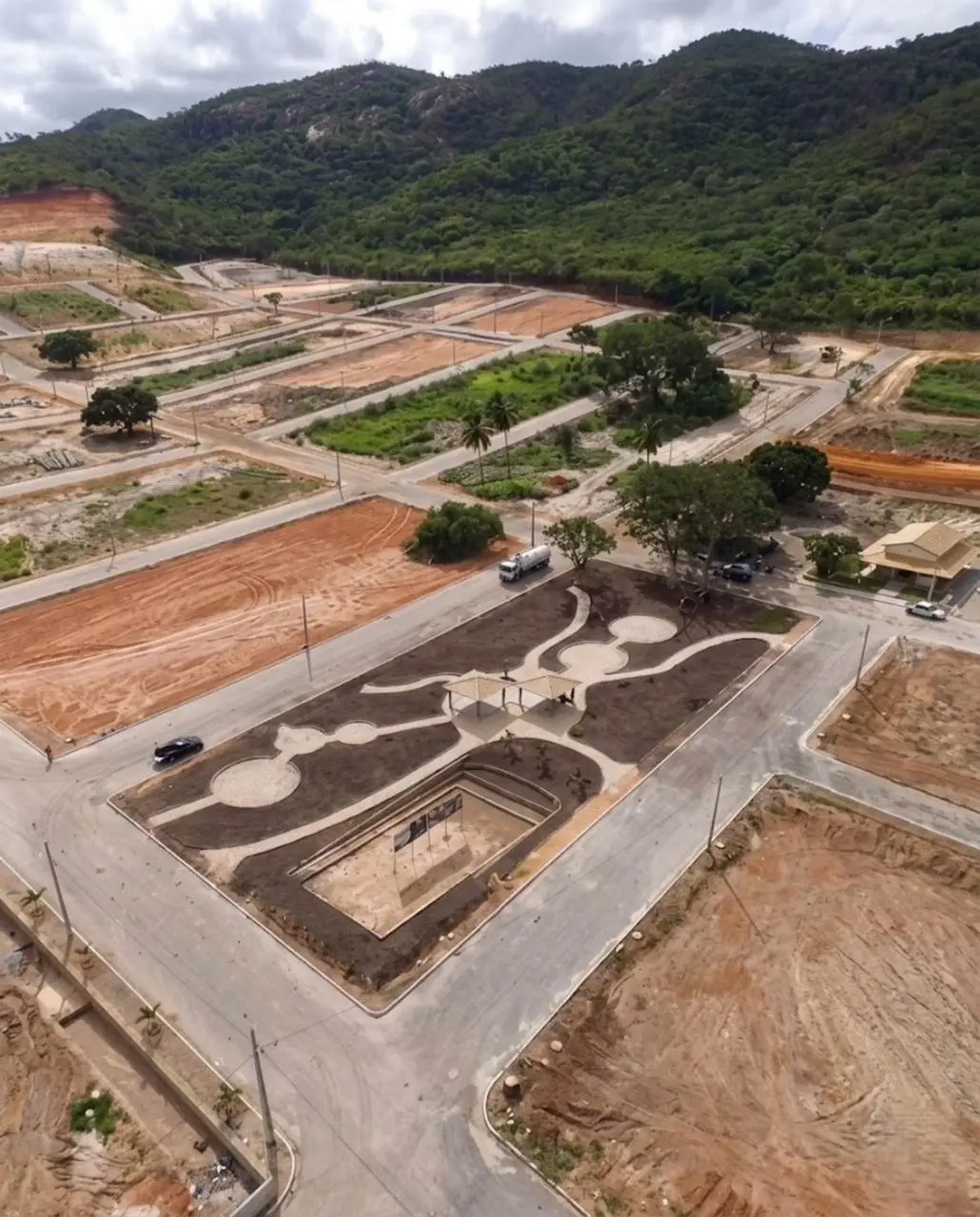 Operação de terraplanagem Morro do Ouro